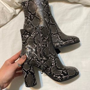 size 9 forever 21 boots NWT